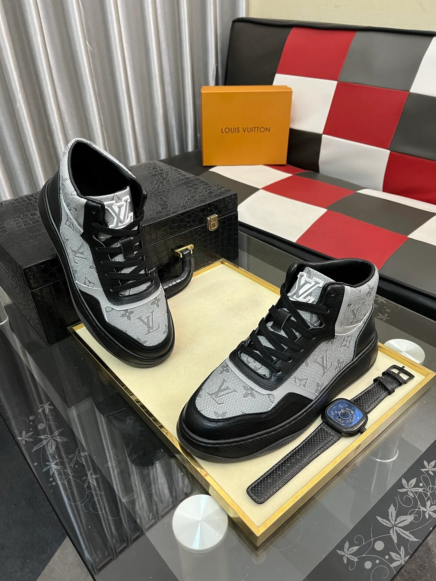 Ex-factory price: 438⌚️⌚️[LOUIS VUITTON] Same style as Louis Vuitton* official website 🚹Men's high-top casual shoes❤️Same style as popular celebrities and big names ~ Best-selling at home and abroad Lv focuses on the checkerboard series...Imported first-layer cowhide with special fabric ➕Full cotton, code number: 38-443️⃣Colors available